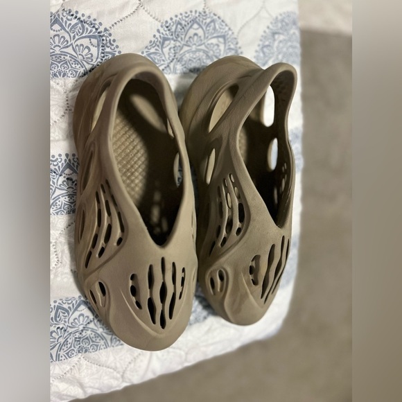 🔥Foam runners used size 11🔥 - Picture 2 of 3